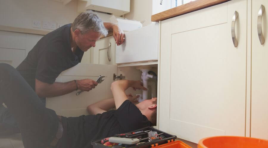 Expert burst pipe repair services in Southmayd, TX